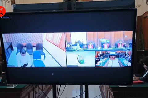 Lima terdakwa tragedi Kanjuruhan jalani sidang perdana
