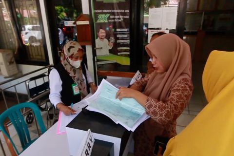 Pelayanan administrasi kependudukan bagi warga pedalaman Polahi