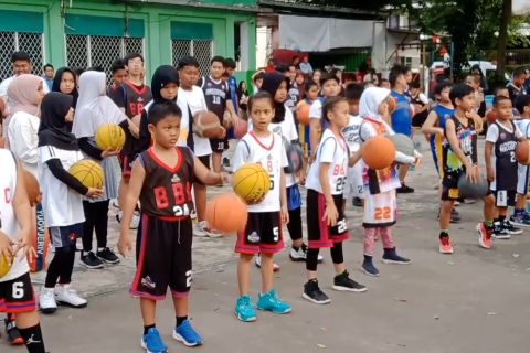 Perbasi Kota Tangerang perkenalkan Dewa United ke warga basket