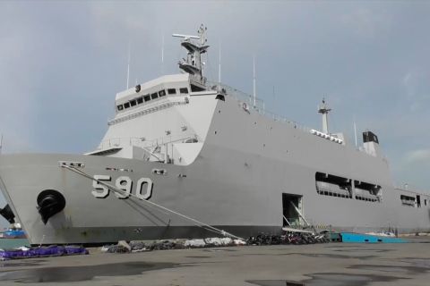 Pertamina kirim BBM ke Karimunjawa dengan kapal perang