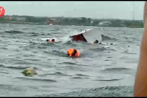 Polda Bali selidiki kapal tenggelam yang membawa 28 wisatawan