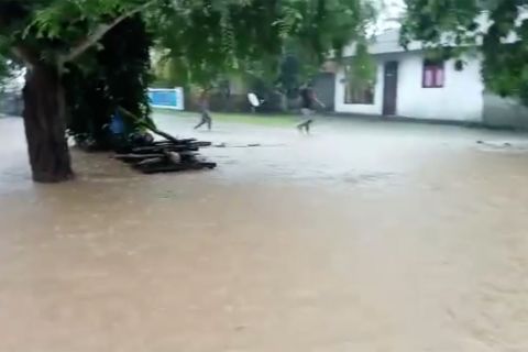 Pulau Batang Dua di Ternate banjir akibat kali meluap