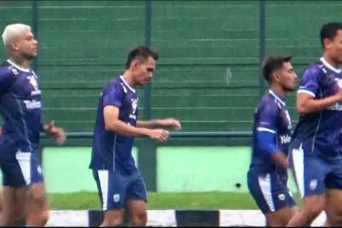 Menengok latihan perdana Rezaldi Hehanusa di Persib Bandung