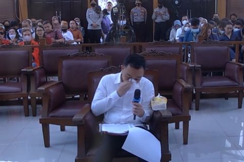 Tahan tangis, Ricky Rizal bacakan pleidoi kasus pembunuhan Yosua