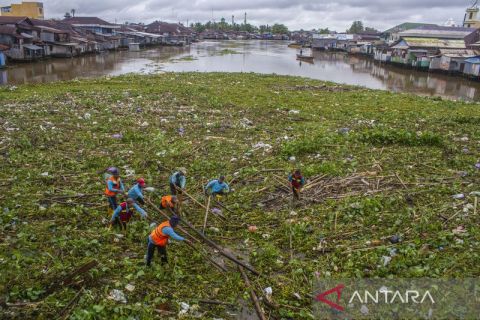 Sampah kiriman di Sungai Martapura