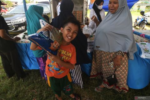 Penjualan beras di Pasar Murah