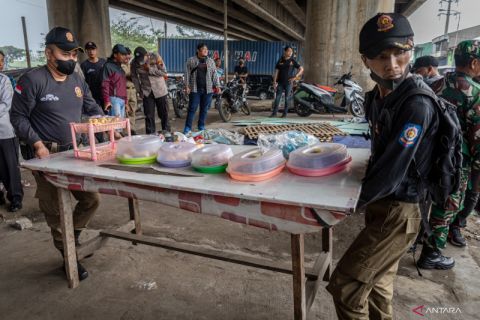 Penertiban bangunan liar di kawasan Pelabuhan Tanjung Mas
