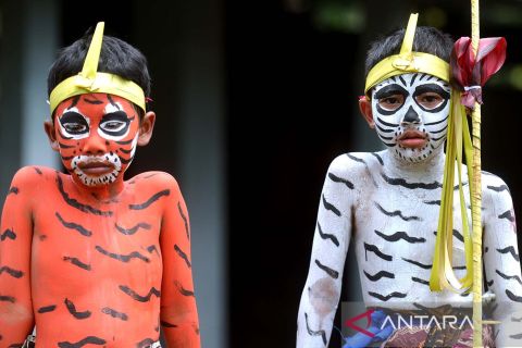 Uniknya ritual Ngerebeg di Bali