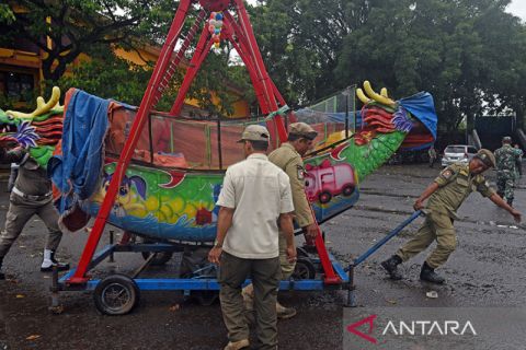 Penertiban lapak permainan anak di ruang publik