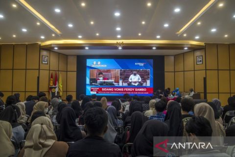 Mahasiswa nonton bareng sidang vonis Ferdy Sambo