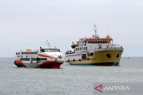 Kapal cepat Express Pricillia berhasil dievakuasi