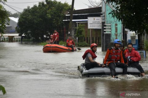 Banjir merendam permukiman di Makassar