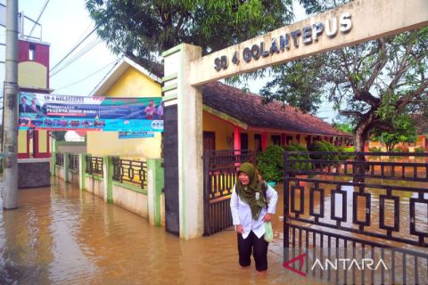 Curah hujan tinggi dan tanggul sungai jebol, Kudus kembali dilanda banjir