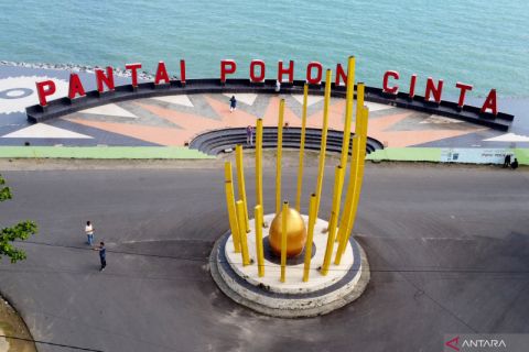 Kawasan Pantai Pohon Cinta Pohuwato