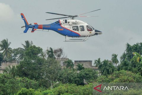 Upaya evakuasi korban kecelakaan helikopter yang ditumpangi Kapolda Jambi
