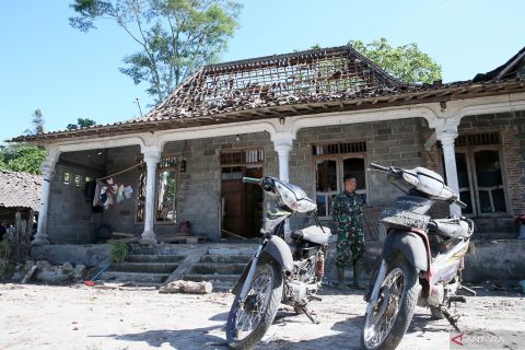 Dampak ledakan bahan baku petasan di Blitar