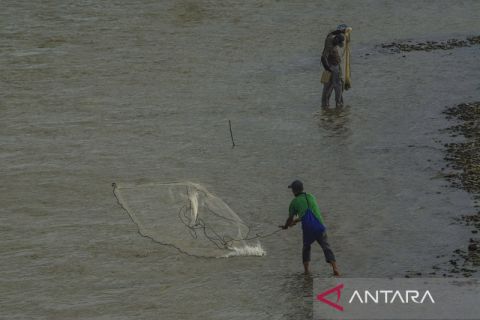 Pendangkalan sungai di Sunju, Sigi