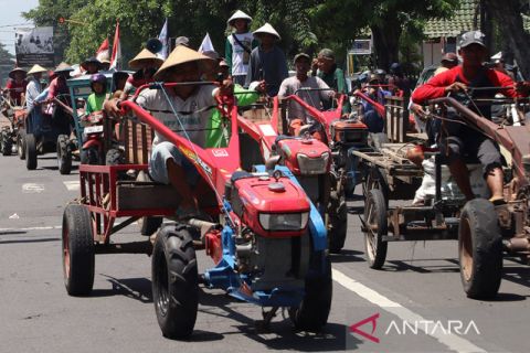 Aksi petani Jombang protes sulitnya mendapat solar subsidi