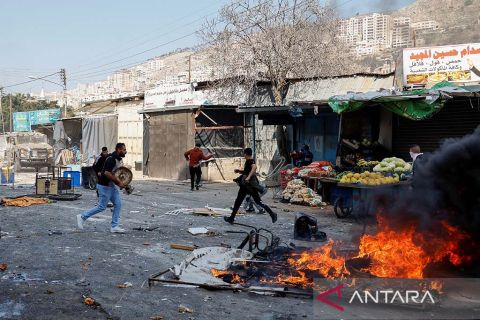 Bentrokan warga Palestina dengan tentara Israel