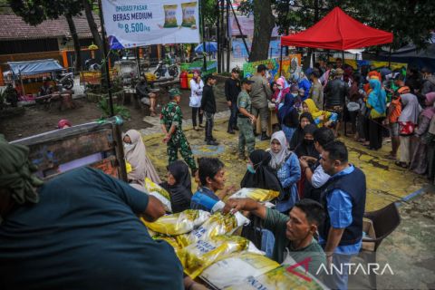 Operasi Pasar Beras Medium Di Bandung Antara News Jawa Barat