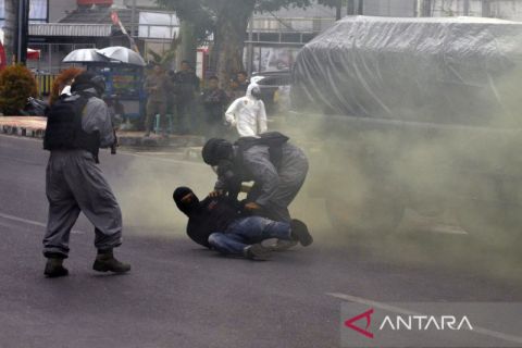 Simulasi penanganan teror bahan kimia