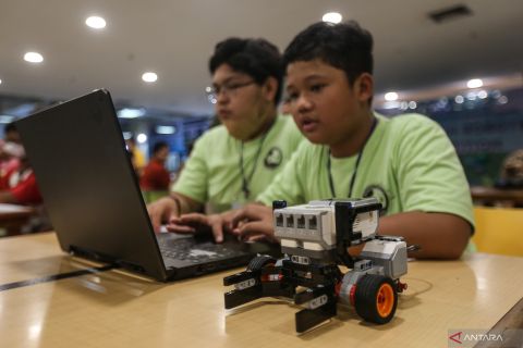 Kompetisi robotic di Depok