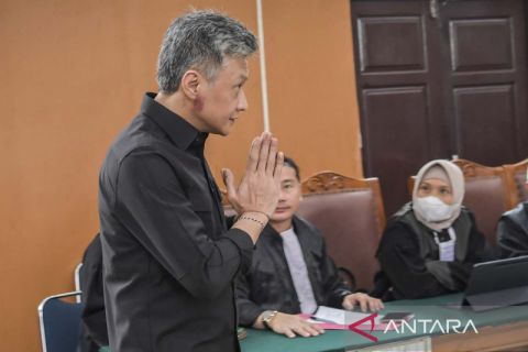 Hendra Kurniawan divonis tiga tahun penjara