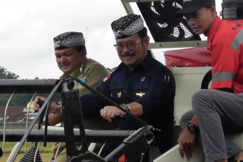 Kawal panen, Mentan pastikan kualitas padi hingga jadi beras