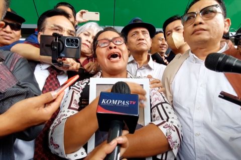 Momen emosional Ibunda Yosua Hutabarat usai vonis Richard Eliezer