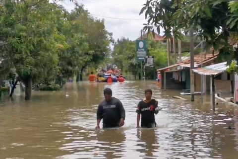 Banjir di Kota Solo, warga dievakuasi ke posko pengungsian