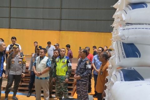 Bulog Cirebon mulai datangkan beras impor, stok aman hingga lebaran