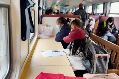 Kereta di China Barat Daya tawarkan layanan berbeda