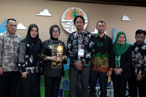 KLHK serahkan Adipura Kencana ke 5 daerah sukses kelola lingkungan