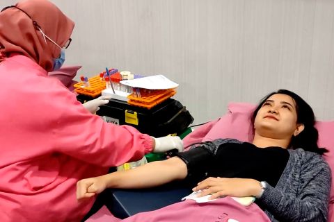 Menjaga kesehatan kulit dengan rutin melakukan donor darah