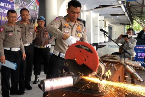 Polres Kota Pekalongan musnahkan ratusan knalpot tidak standar