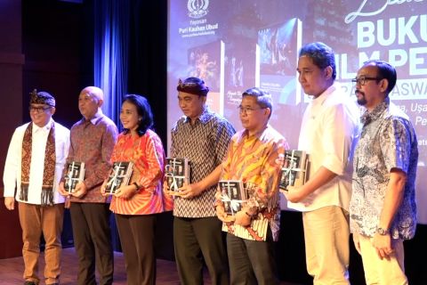 Puri Kauhan Ubud luncurkan tiga buku fokus pada pemuliaan air di Bali