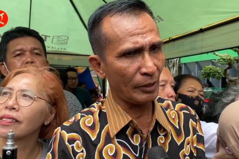 Putusan hakim adil, kata ayah Brigadir Yosua Hutabarat
