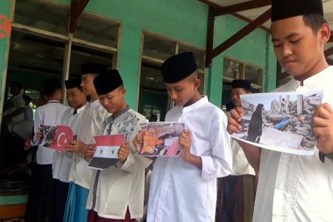 Ratusan santri Bogor shalat gaib untuk korban gempa Turki dan Suriah