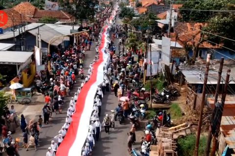 Warga Batang kirab merah putih sepanjang 650 meter