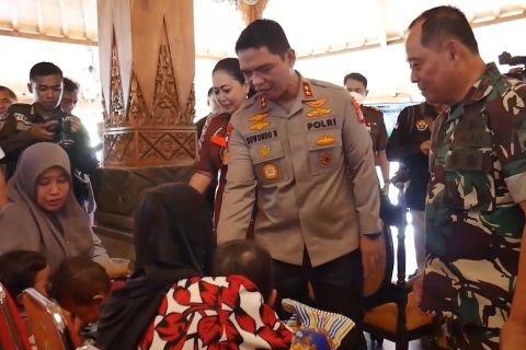 Tekan angka stunting di Gunungkidul, TNI-Polri beri bantuan makanan