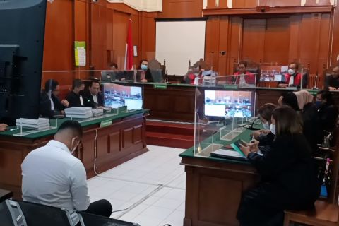 Tiga anggota polisi terdakwa kasus Kanjuruhan dituntut 3 tahun penjara