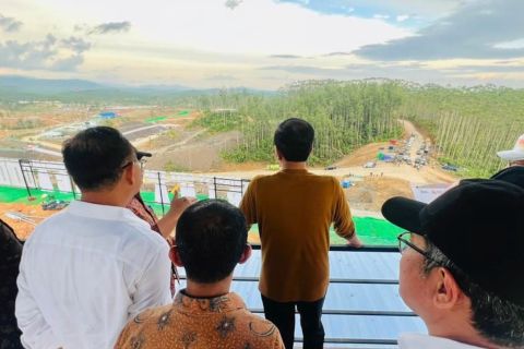 Tinjau Istana Negara di IKN, Presiden: 2024 bisa upacara 17-an di sini