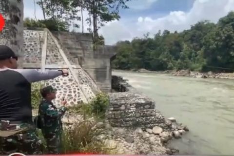 Warga temukan jenazah polisi korban jembatan gantung Digoel