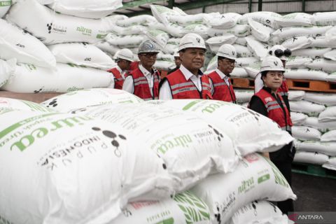 Puan Maharani Cek Ketersediaan Pupuk di Gudang Pusri