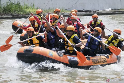 Lomba dayung kebut di Bekasi