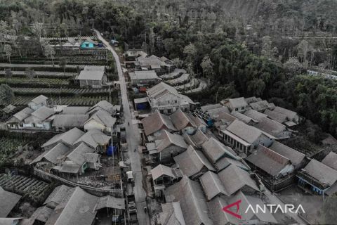 Sisi barat Gunung Merapi dilanda hujan abu