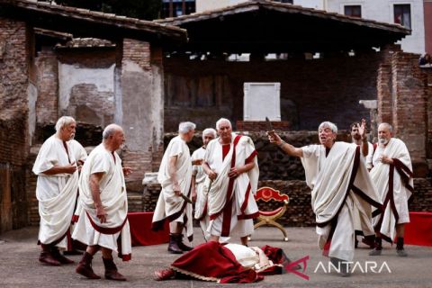 Peragaan ulang peristiwa pembunuhan Julius Caesar