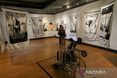 Pameran lukisan kartu tarot