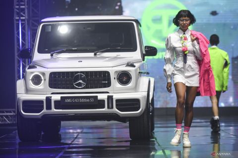 Peragaan busana Jakarta Auto Runway