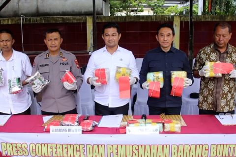 Polisi gagalkan penyelundupan 15,6 kg sabu dan ribuan pil ekstasi